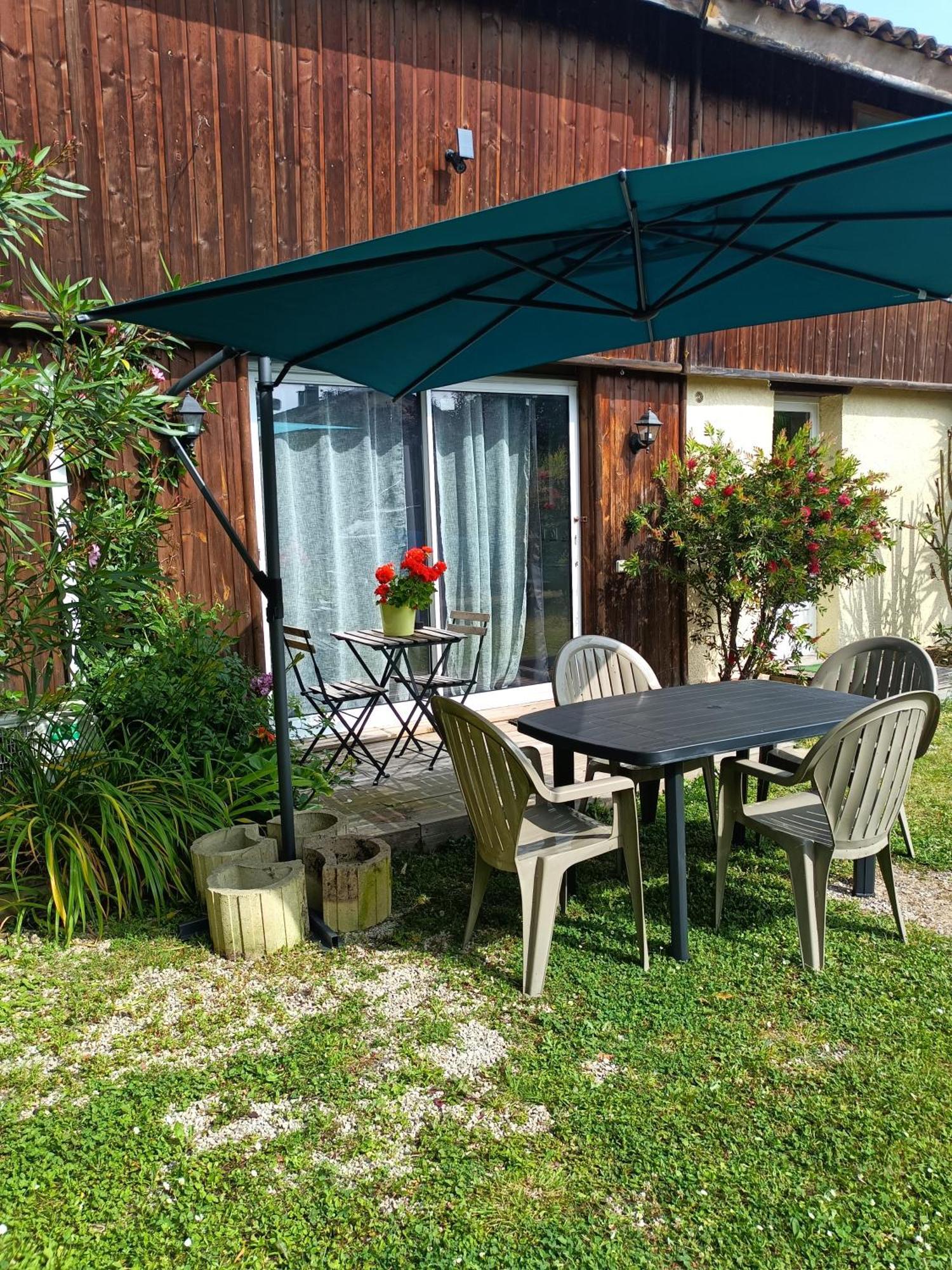Charmant Riscle Exterior foto